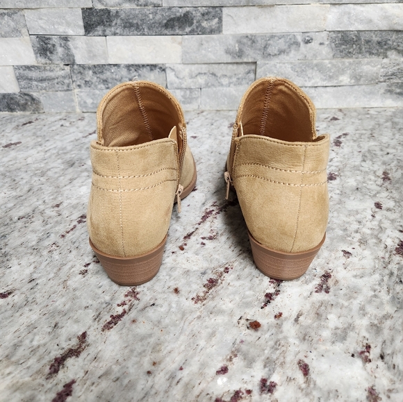 Tan boots size Womens 6 by Time and Tru - Picture 5 of 8